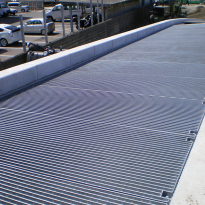 室外機置場の上部グレーチング